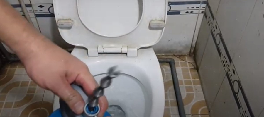 thông tắc bồn cầu tại Long Biên