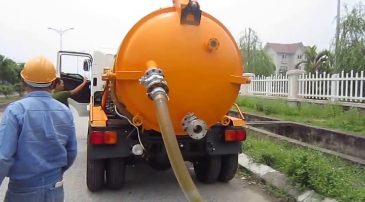 Hút bể phốt chân không