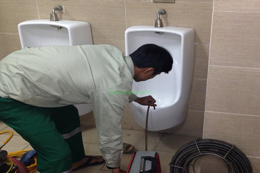 Thông tắc bồn cầu giá rẻ